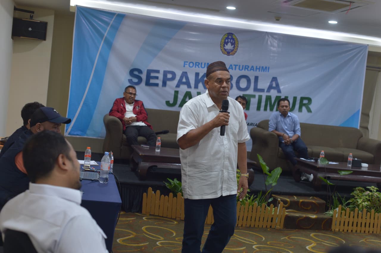 Sosok pendiri Persekabpas Pasuruan dan CEO Assyabaab Bangil, Abu Bakar Assegaf, saat menumpahkan uneg-unegnya terkait kacaunya kondisi PSSI Jatim saat ini. (jatimsport.com/Forum Silaturahmi Sepak Bola Jawa Timur)