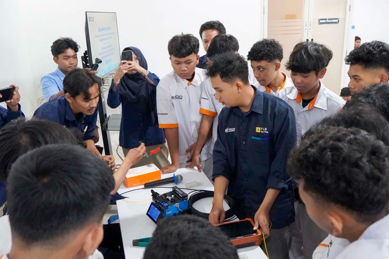 Perluas Wawasan Industri Telekomunikasi, 62 Siswa SMK Pawyatan Daha 1 Belajar Teknologi Fiber Optik