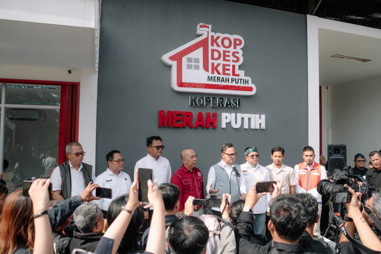 Semangat Hari Sumpah Pemuda, Dekatkan Layanan ke Desa, PLN dan Wamendagri Dorong Transaksi Listrik Mudah Lewat KDKMP